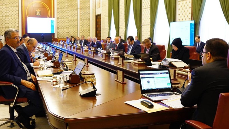 الحكومة العراقية تصدر قراراتٍ تخصُّ العاملين بعقود والمياومين في وزارة النفط